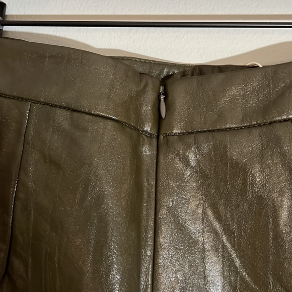 NWT ASOS Faux Leather Mini Skirt - Size XS (Olive Green) - Picture 6 of 6